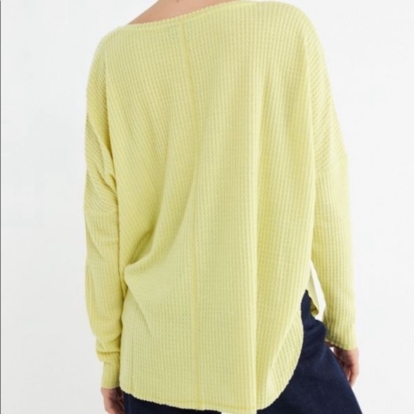 URBAN Outfitters Super Soft Citron Oversized Waffle Knit Top NWT - Picture 2 of 10